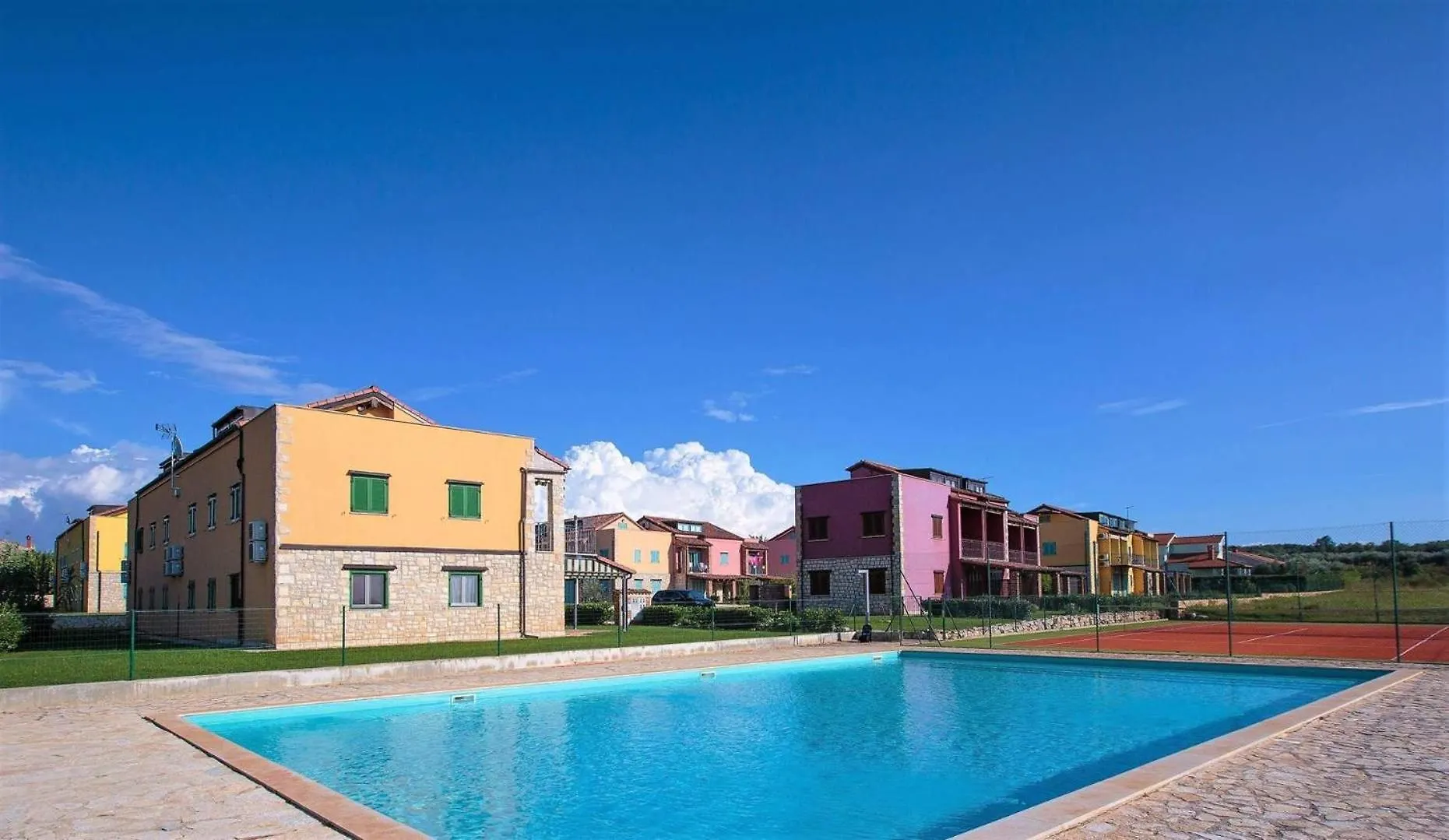 Apartment Bella Vista With Swimming Pool And Tennis Court